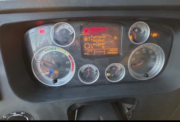 Tracto camiónSinotruck 2015 TR380 Manual Ref NTTT80 - Imagen 8
